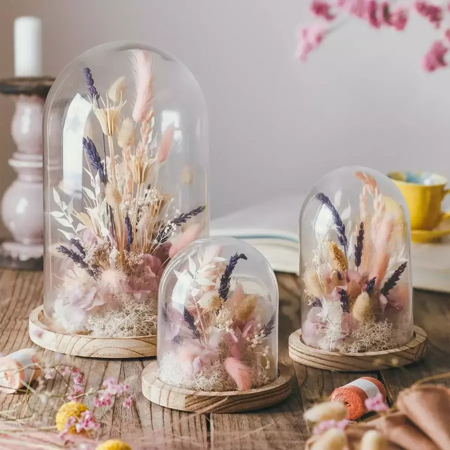 Glass dome with stabilized flowers